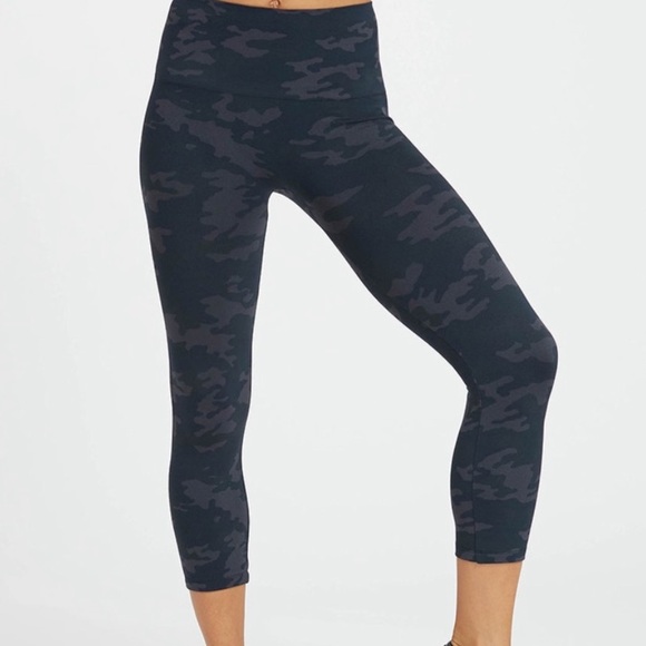 SPANX Look at me now seamless cropped leggings size S black camo - Picture 1 of 6